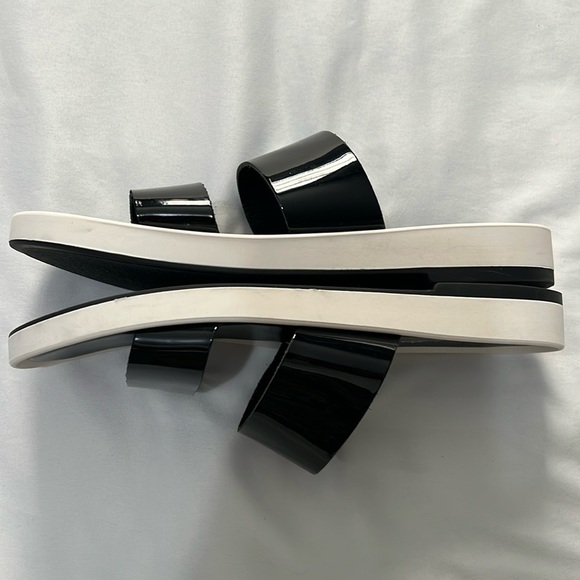 Seychelles Made in Italy Black Patent Leather Sandals - Picture 3 of 7